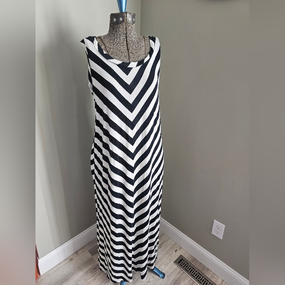 Chic Black and White Striped Maxi Dress